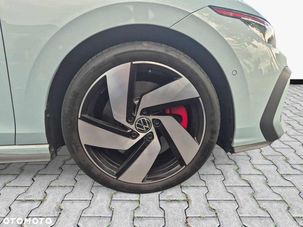 Volkswagen Golf - 32