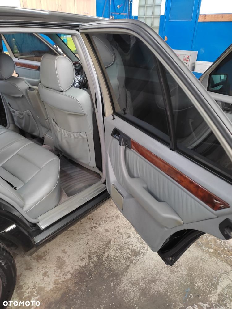 Mercedes-Benz Klasa E 420 - 24