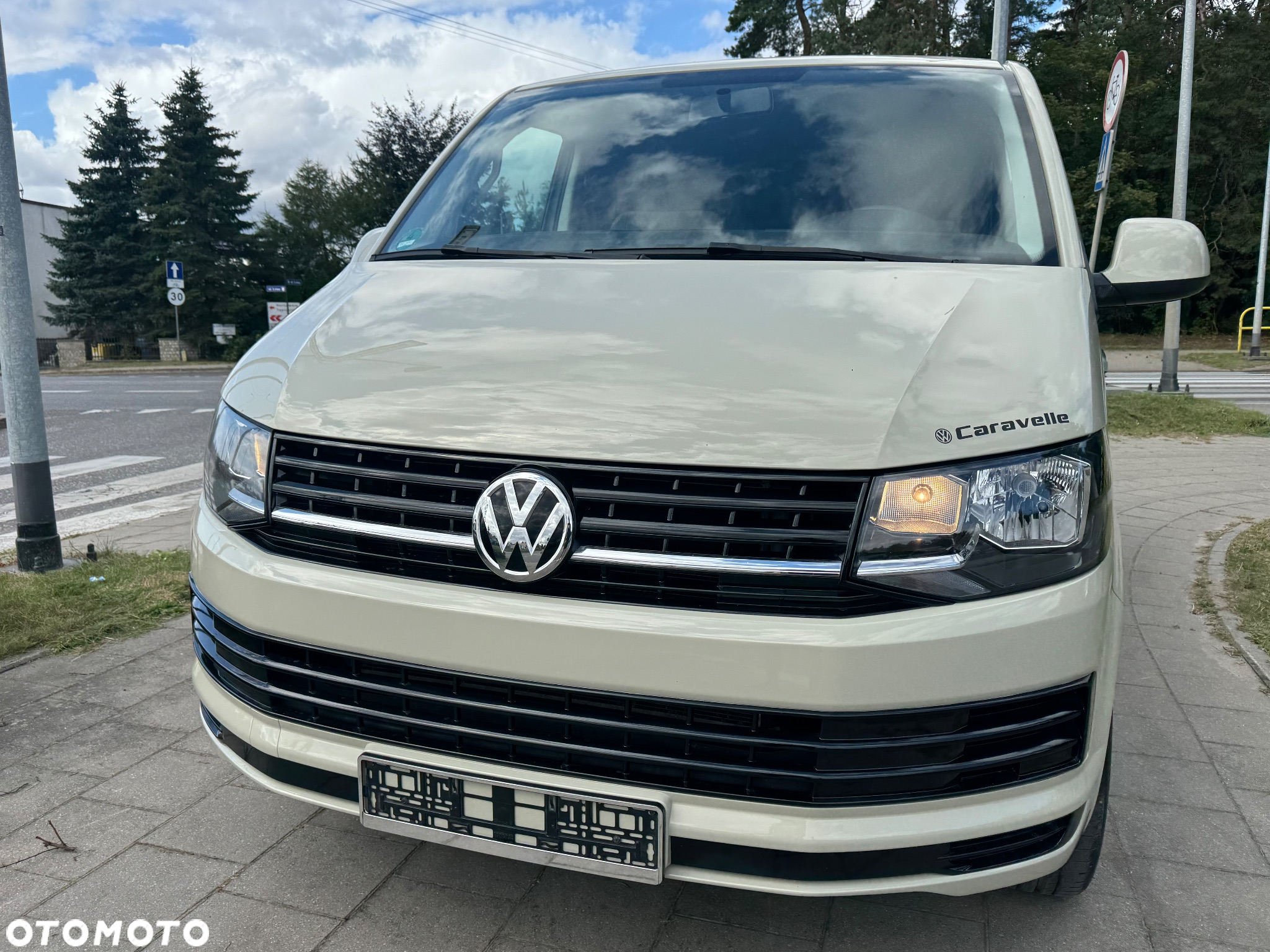 Volkswagen Caravelle 2.0 TDI L1 Highline - 3