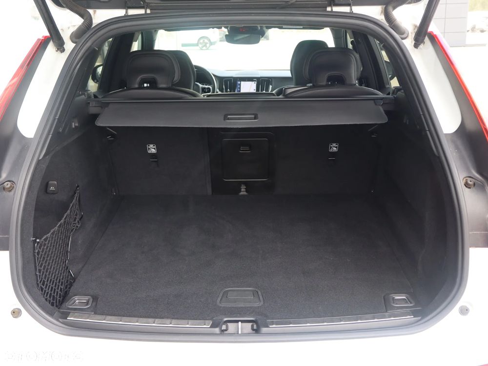 Volvo XC 60 T5 AWD R-Design - 16
