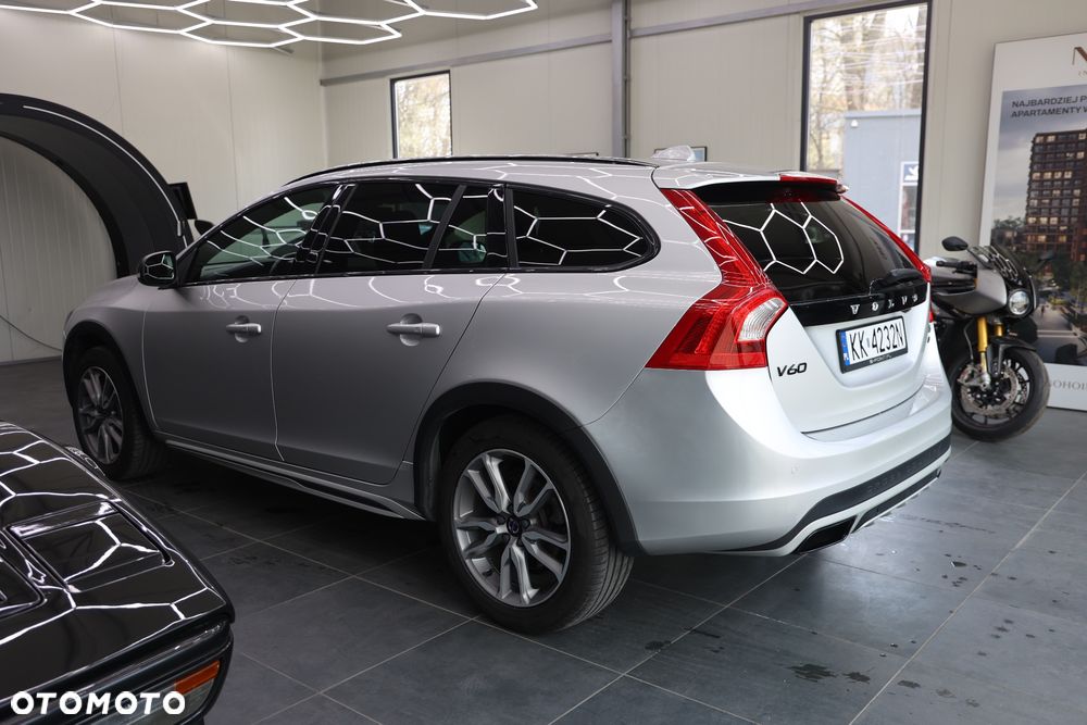 Volvo V60 Cross Country T5 AWD Geartronic - 4