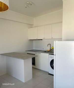 Apartamento T1 localizado junto ao centro de Quarteira a 150 metros da - Grande imagem: 2/3