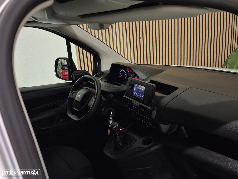 Peugeot Partner Longa - 99.000KM - 2023 | GARANTIA | NACIONAL - 3 LUG. - 24