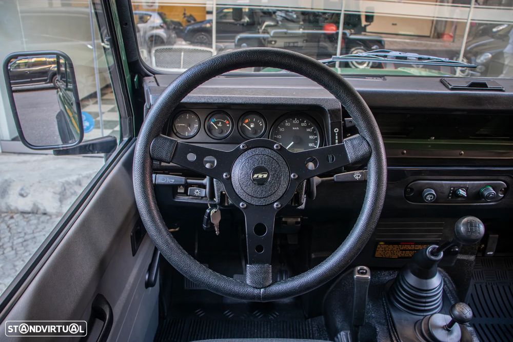 Land Rover Defender 90 2.5 TD5 Metal Top - 12