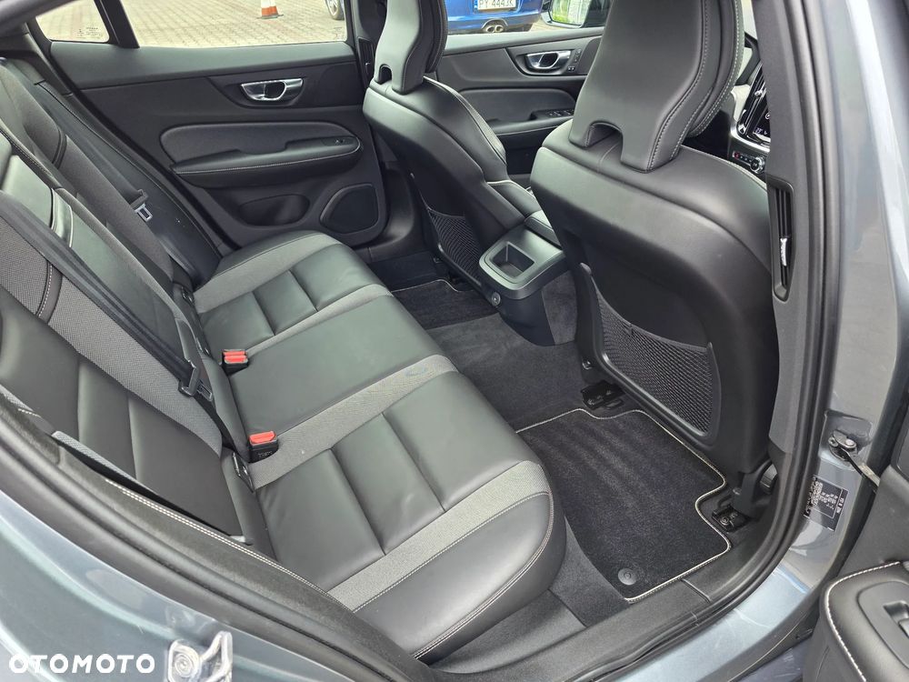 Volvo S60 B4 B R-Design - 31