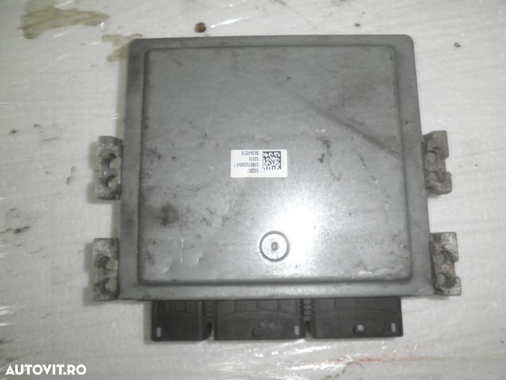 ECU / calculator motor Renault Megane 3 1.5 DCI 237104833R - 2