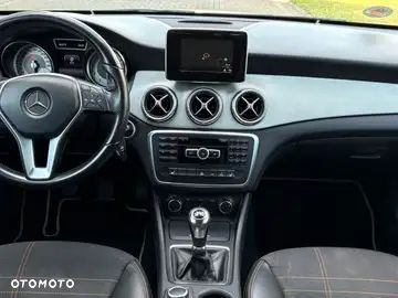 Mercedes-Benz CLA 180 - 35