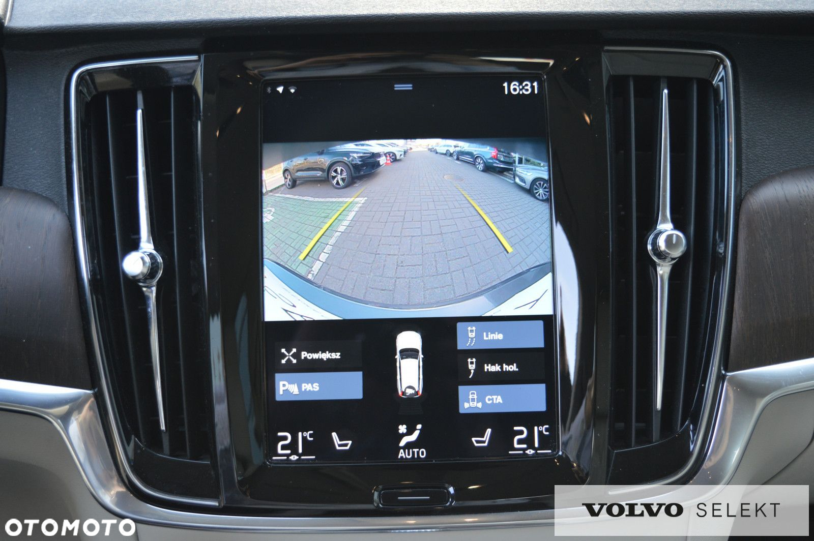 Volvo V90 Cross Country - 16