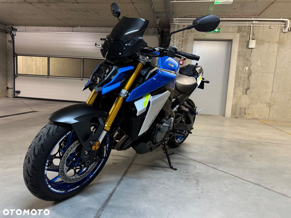 Suzuki GSX 1000 - 29