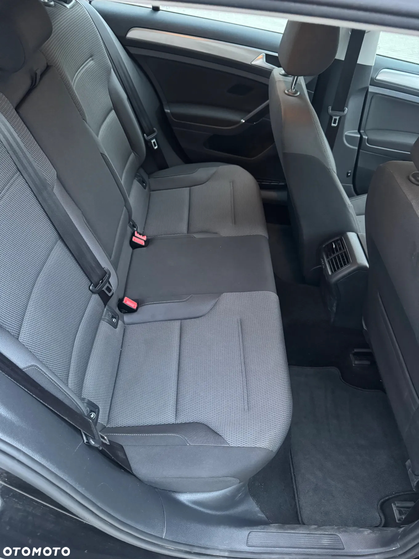 Volkswagen Golf 1.6 TDI BlueMotion Comfortline - 18