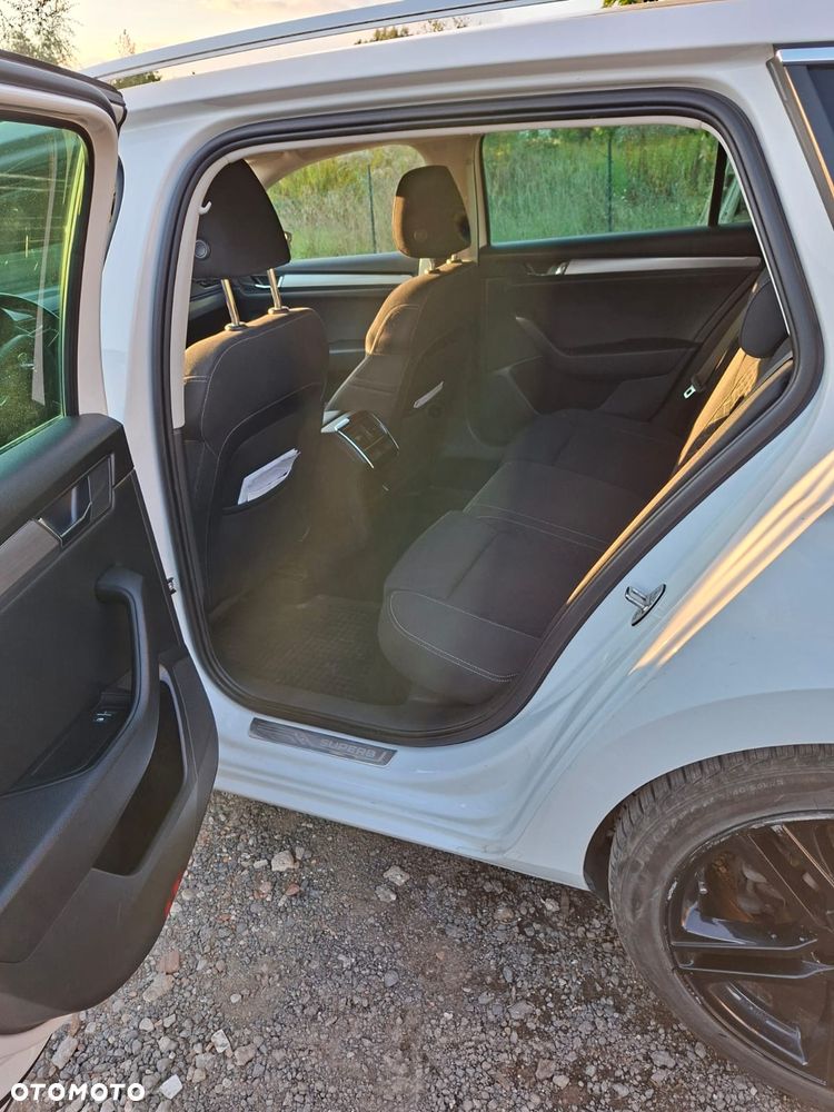 Skoda Superb 2.0 TDI Style DSG - 11