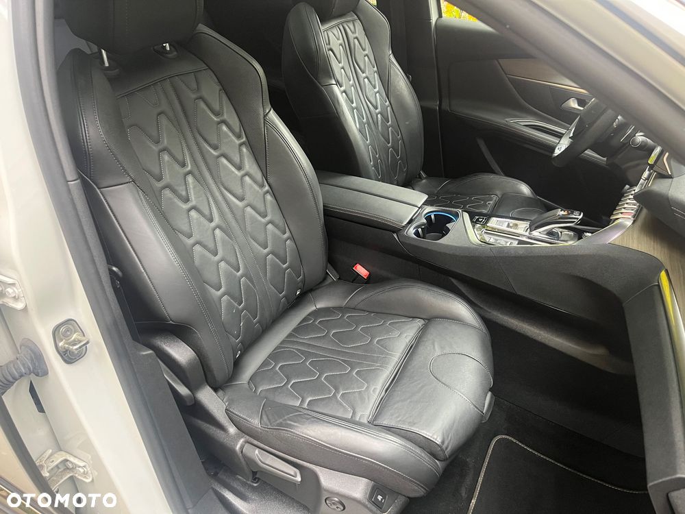 Peugeot 3008 1.6 PureTech HYbrid4 GT Line S&S EAT8 - 8