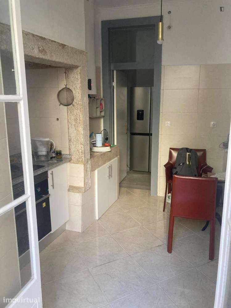 Quarto - localizado em Penha Lisbon - Grande imagem: 5/8