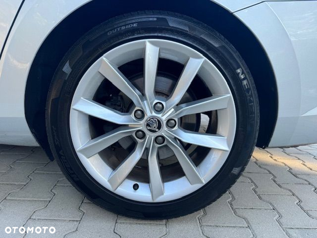 Skoda Superb 2.0 TDI DSG Premium Edition - 16