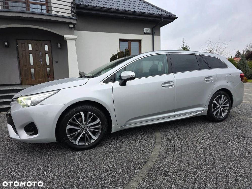 Toyota Avensis Touring Sports 1.8 Multidrive S Executive - 10