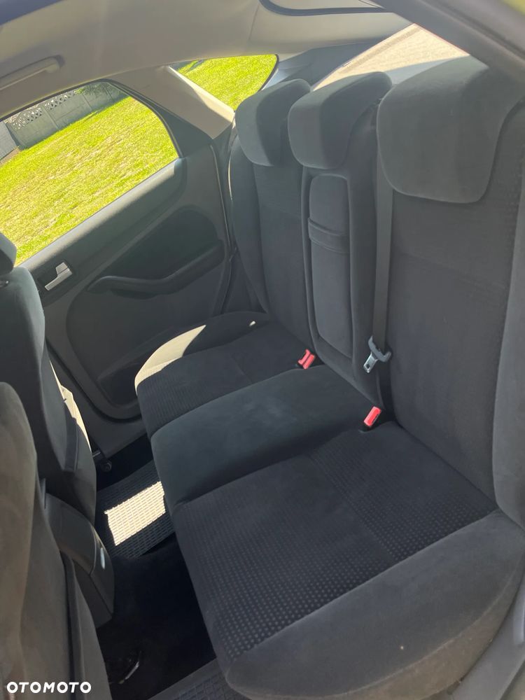 Ford Focus 1.6 16V Ghia - 14