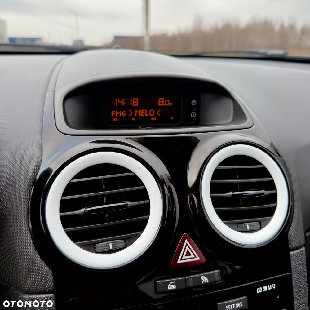 Opel Corsa 1.4 16V Color Edition - 16