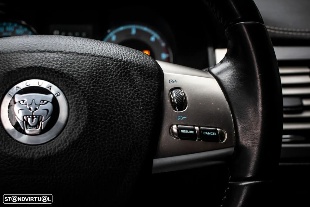 Jaguar XF 3.0 D V6 S Luxury - 17
