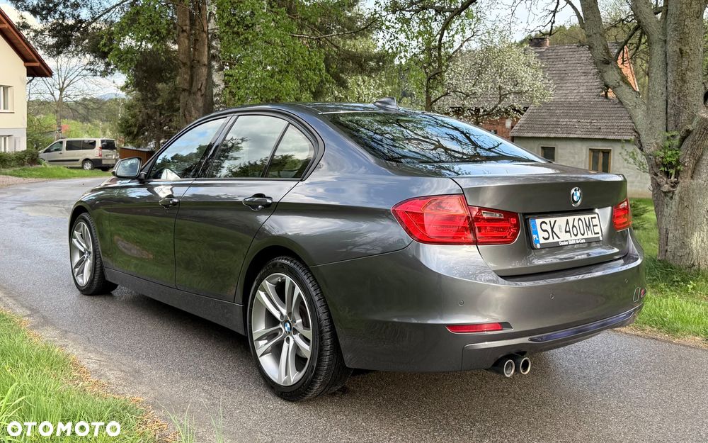 BMW Seria 3 328i xDrive Sport Line - 10