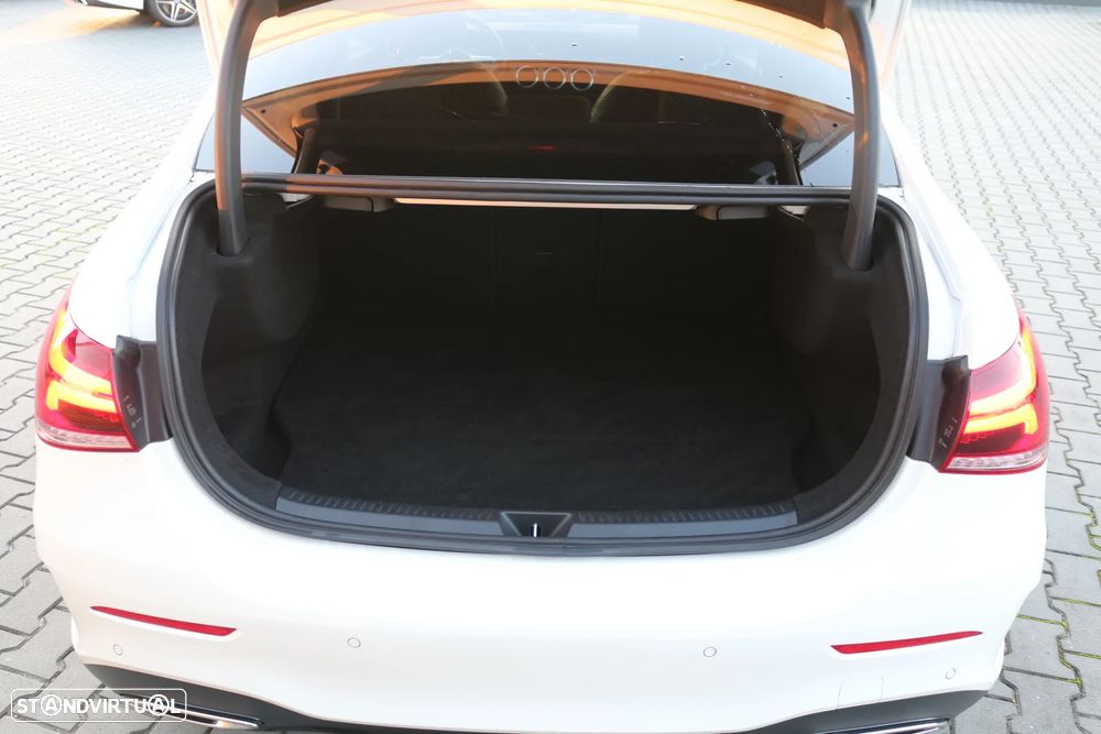 Mercedes-Benz A 250 Limousine e AMG Line - 38