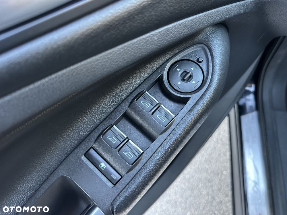 Ford Kuga 2.0 TDCi 2x4 Titanium - 17