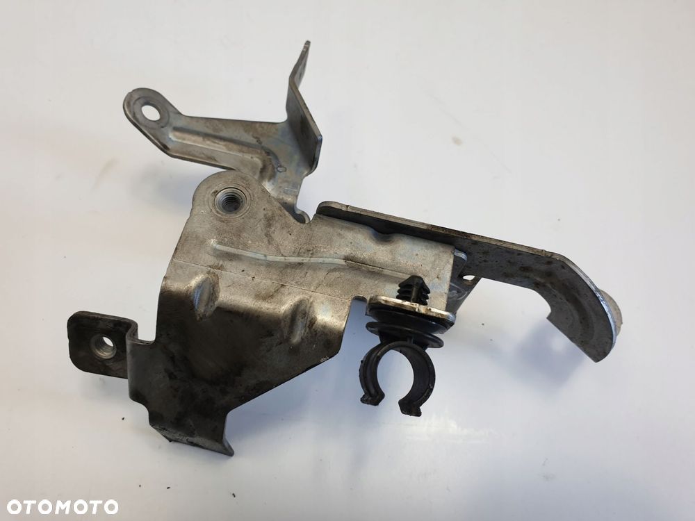 Mercedes W205 3.0 V6 UCHWYT MOCOWANIE A2761596041 - 2