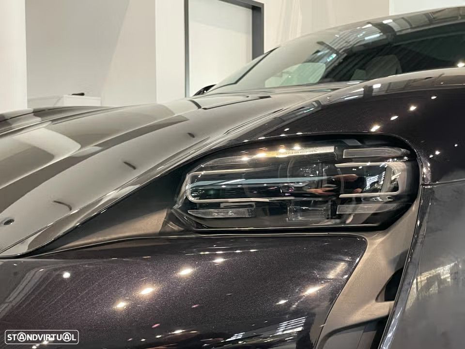 Porsche Taycan Cross Turismo 4 - 10