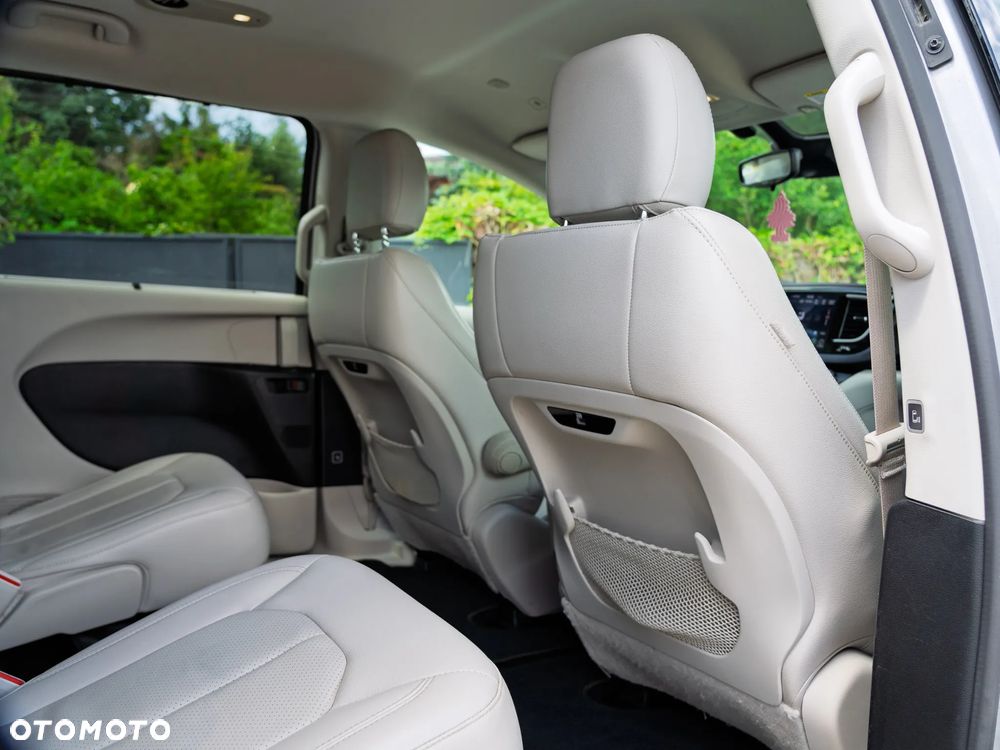 Chrysler Pacifica - 15