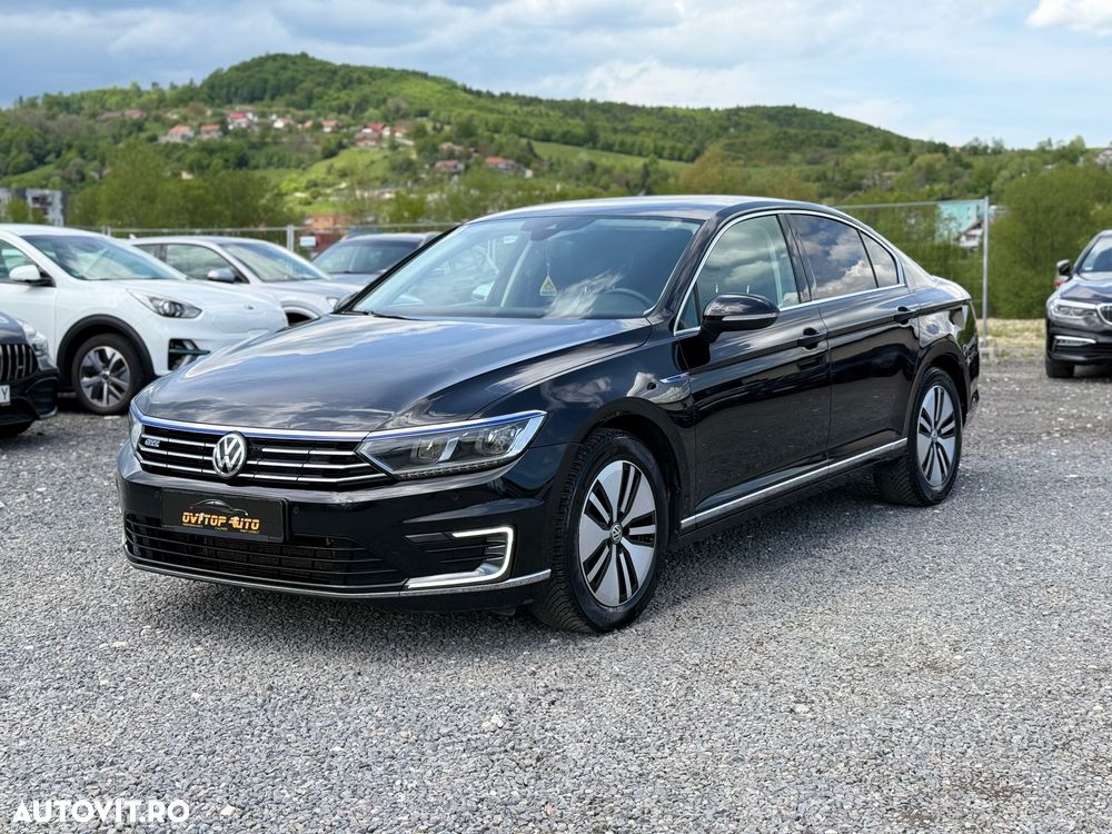 Volkswagen Passat - 1