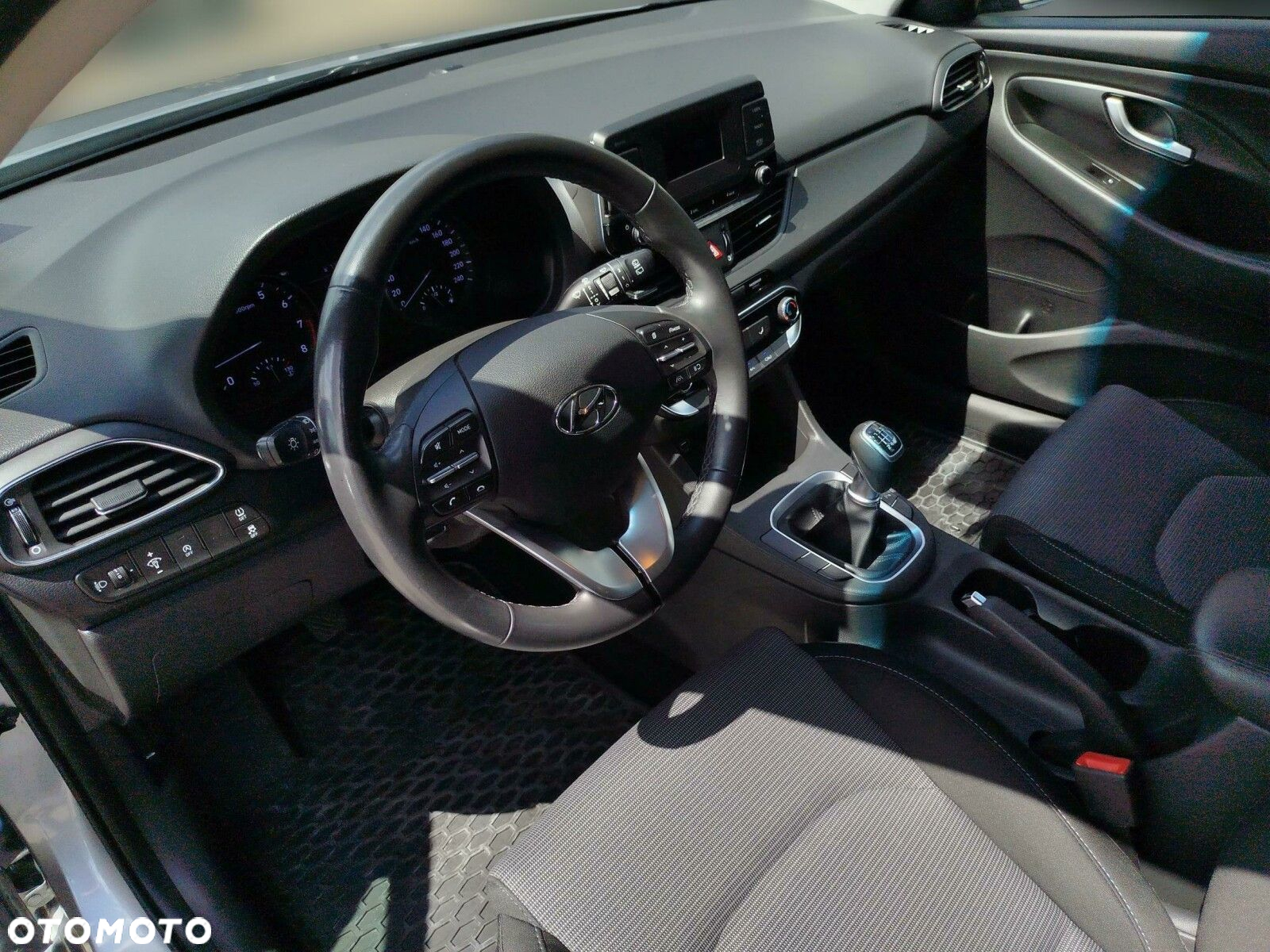 Hyundai i30 1.5 DPI Classic + - 9