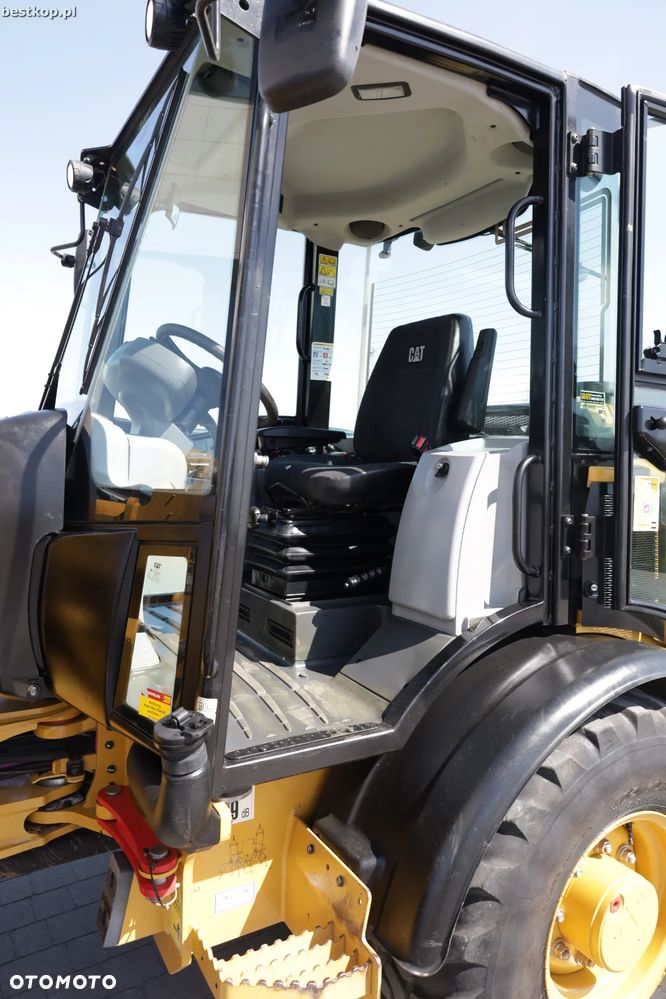 Caterpillar CAT 906M - 22