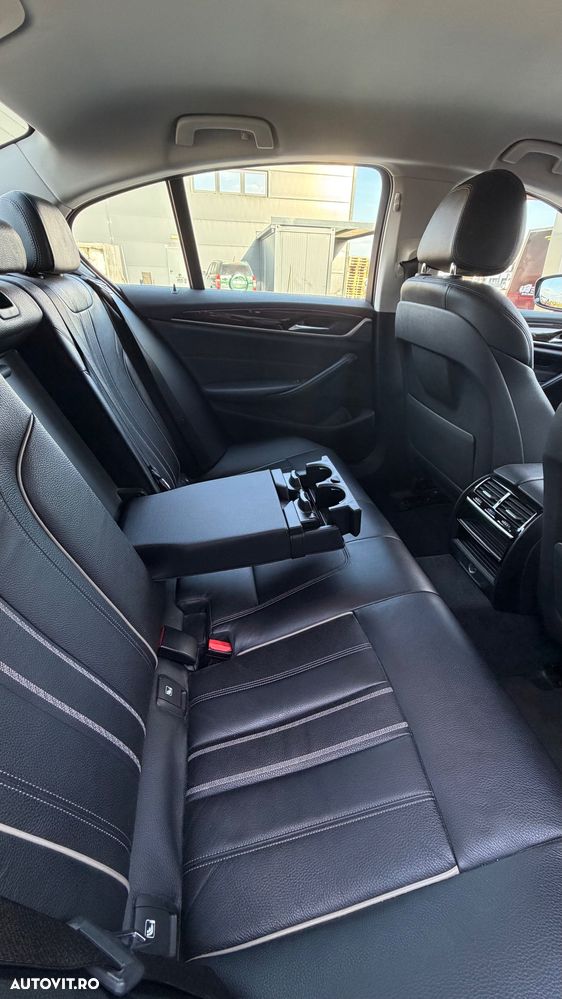 BMW Seria 5 520d Aut. Luxury Line - 11