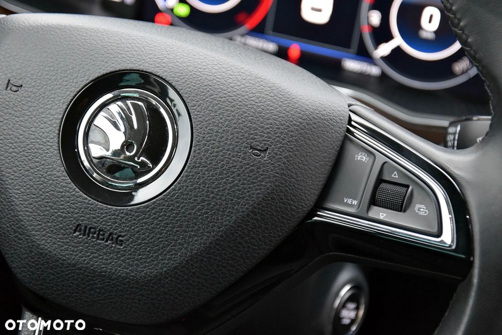 Skoda Superb 2.0 TDI 4x4 DSG Scout - 30