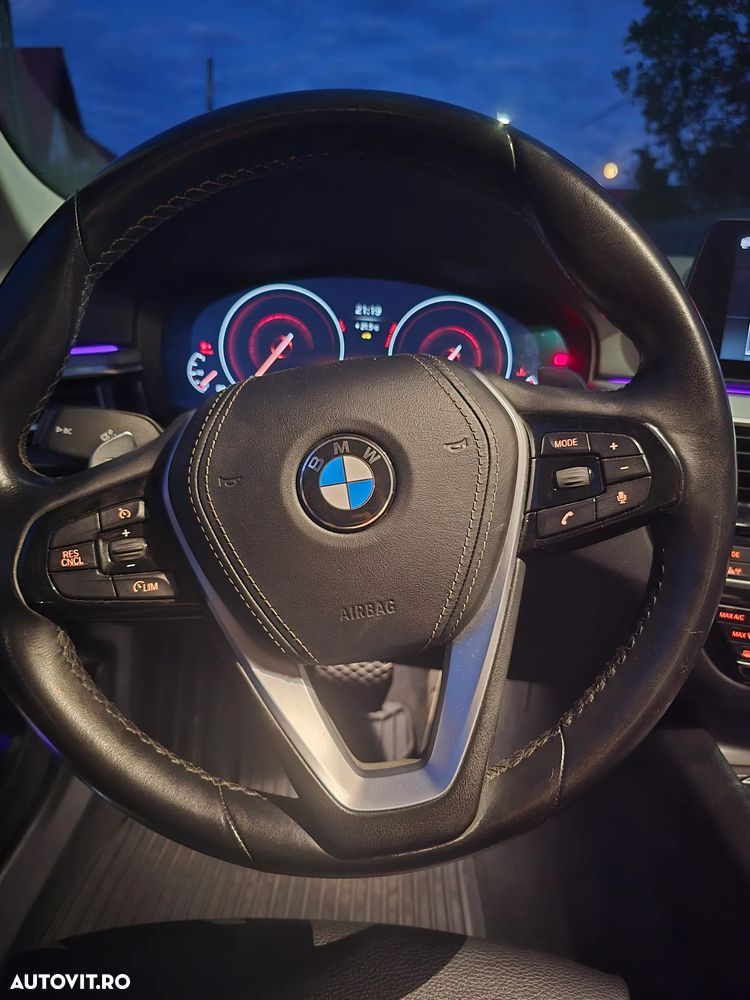 BMW Seria 5 520d xDrive AT - 15