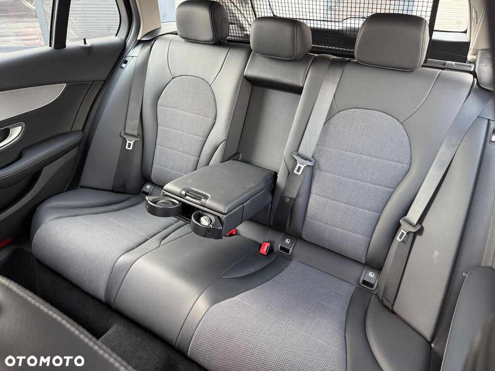 Mercedes-Benz Klasa C 180 (BlueEFFICIENCY) 7G-TRONIC Avantgarde - 31