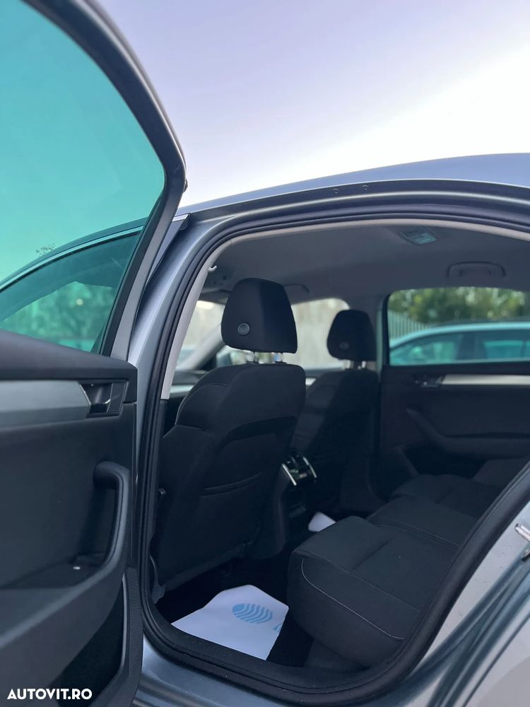 Skoda Superb 2.0 TDI DSG Ambition - 6
