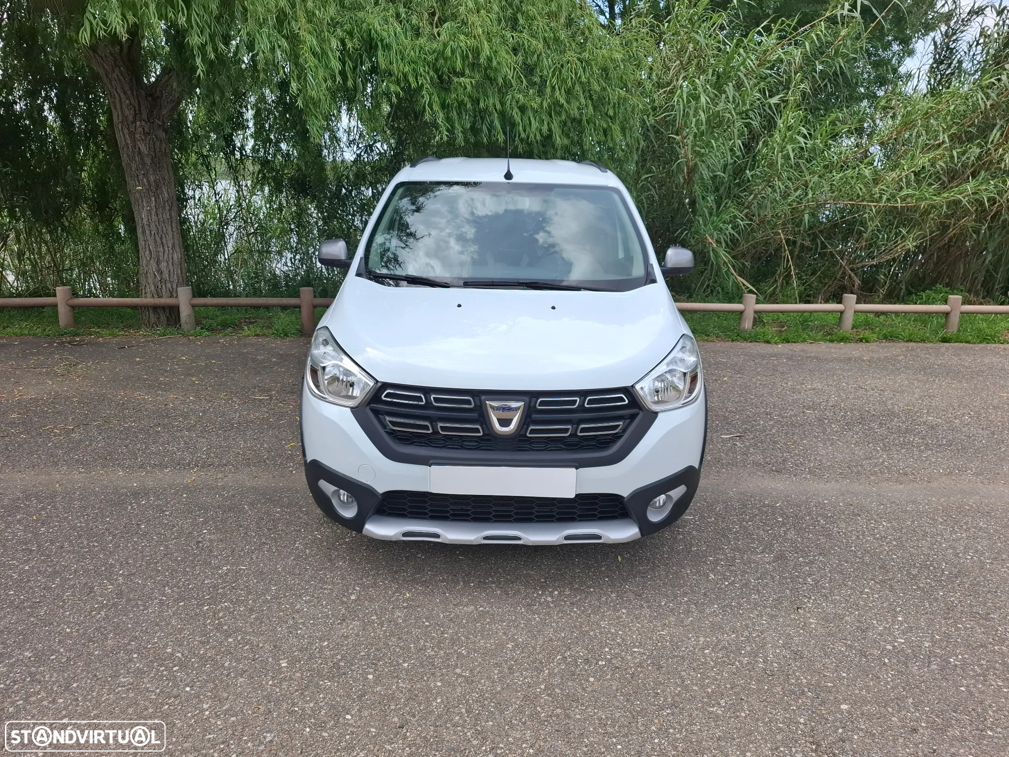 Dacia Lodgy 1.5 Blue dCi Stepway 7L - 2