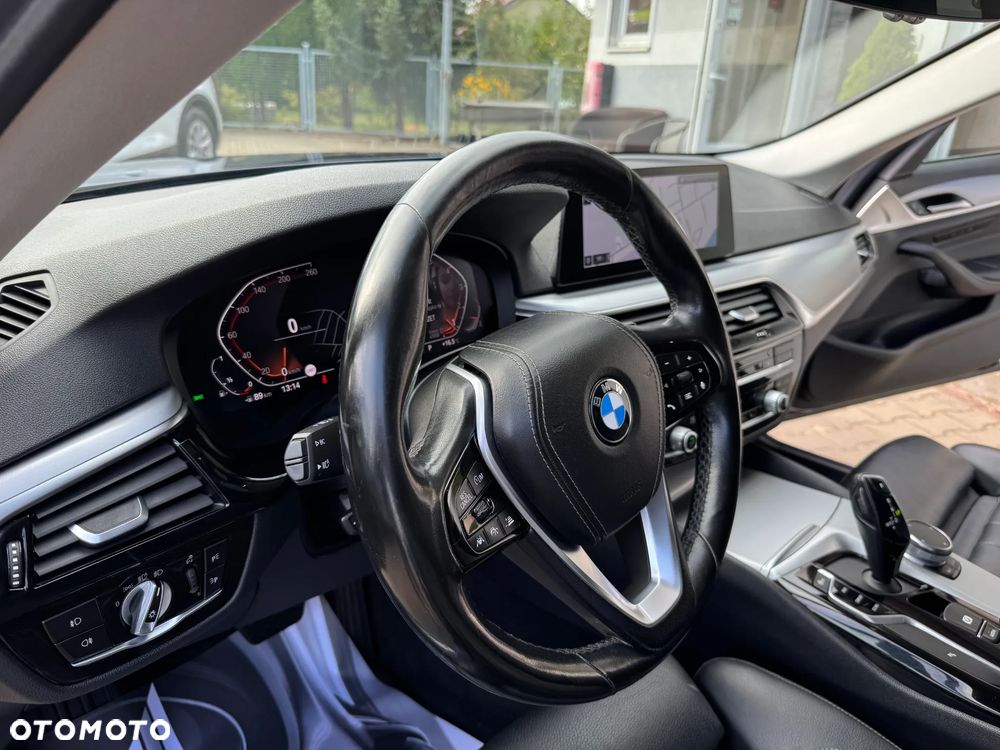 BMW Seria 5 520i Sport Line - 21