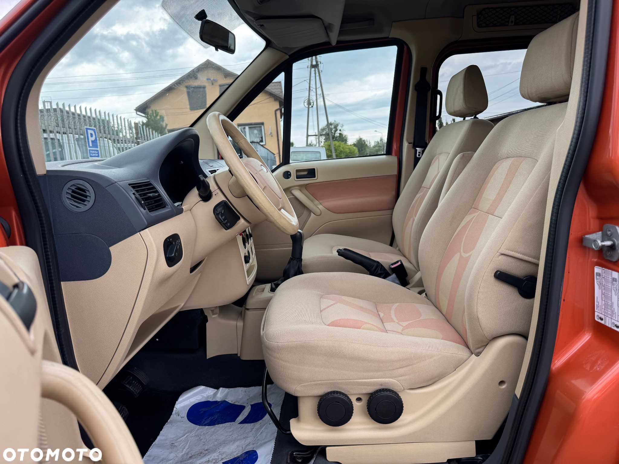 Ford Tourneo Connect - 11