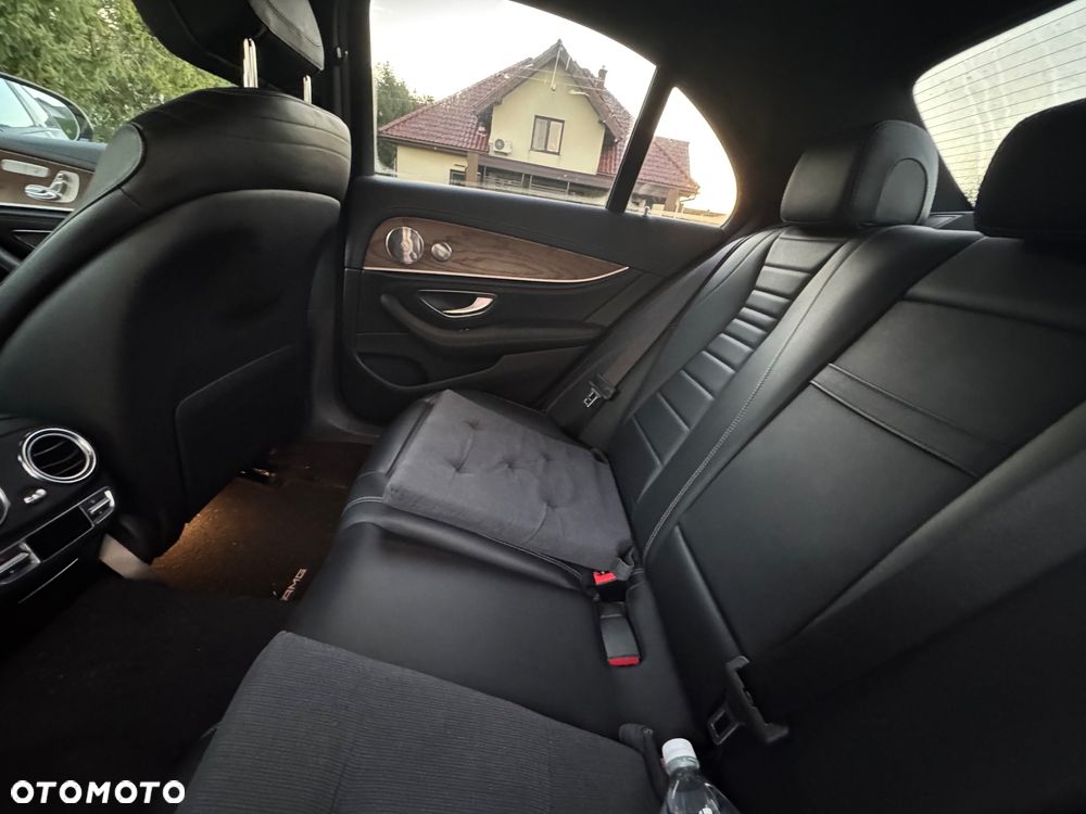 Mercedes-Benz Klasa E 400 4-Matic 9G-TRONIC - 27