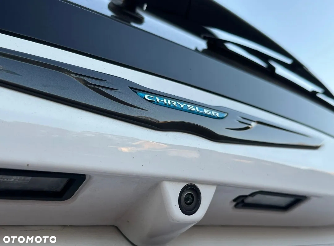 Chrysler Pacifica - 8