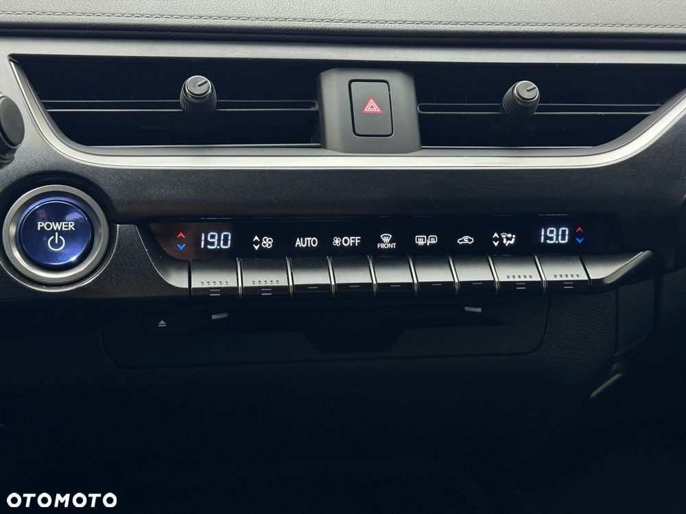 Lexus UX - 27
