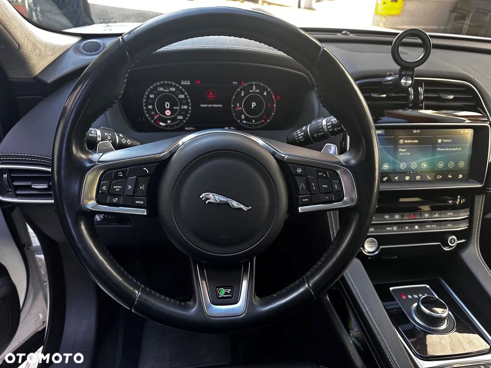 Jaguar F-Pace 2.0 i4D AWD R-Sport - 8