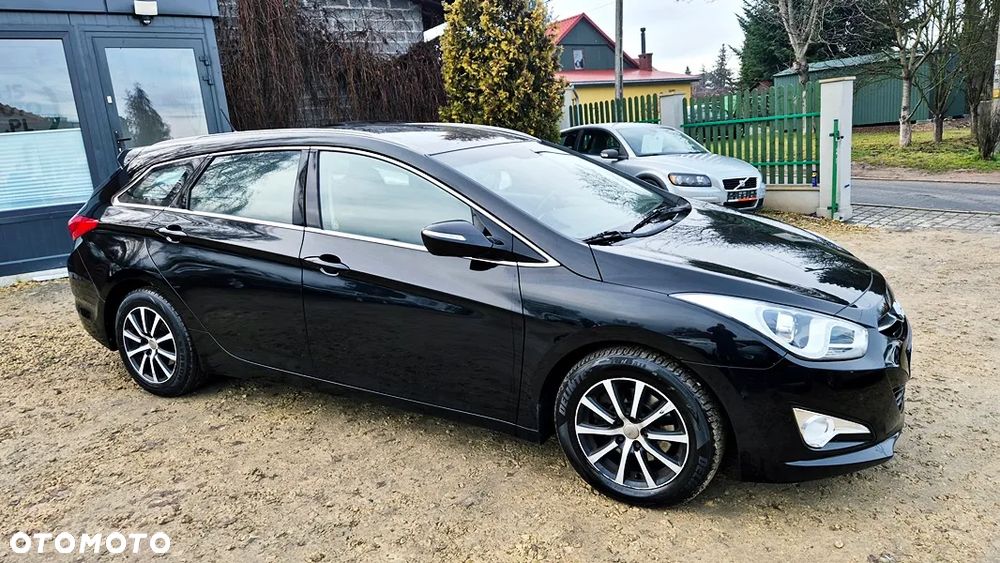 Hyundai i40 Kombi blue 1.6 Family+ - 8