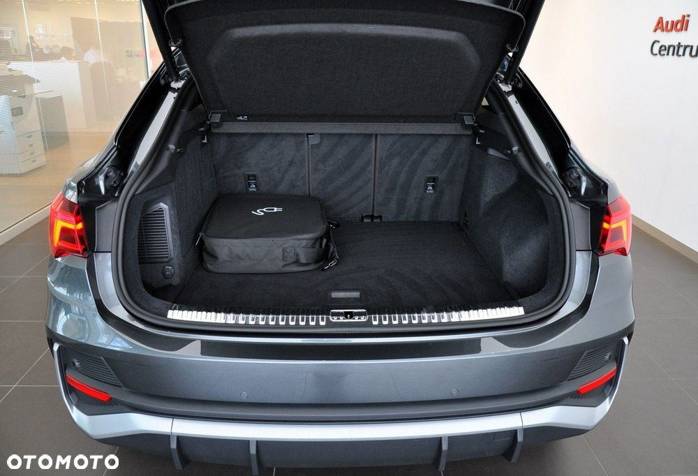 Audi Q3 Sportback - 11