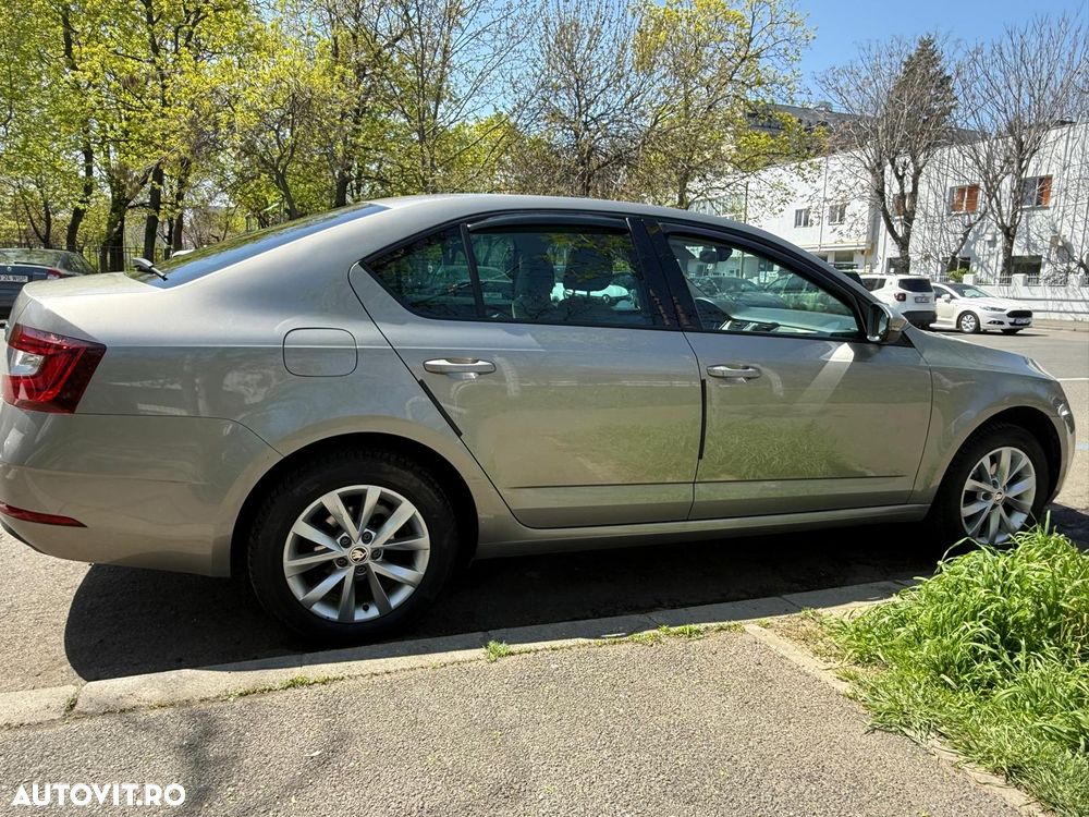 Skoda Octavia 1.6 TDI DSG Style - 6