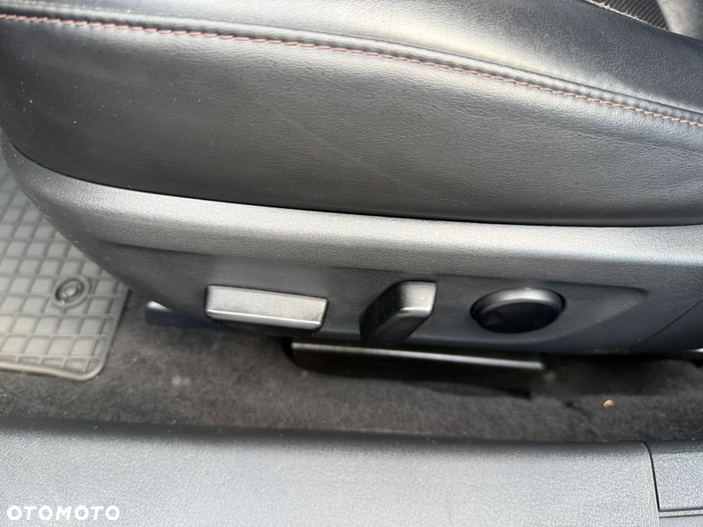 Mazda 3 e-SKYACTIV-G 122 M HYBRID EXCLUSIVE-LINE - 25
