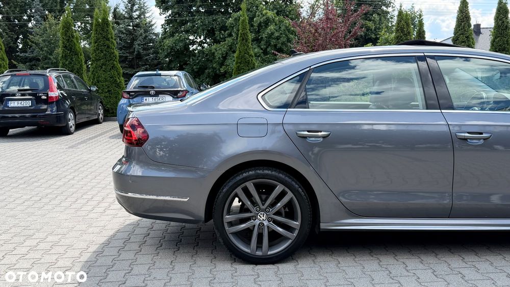 Volkswagen Passat - 16