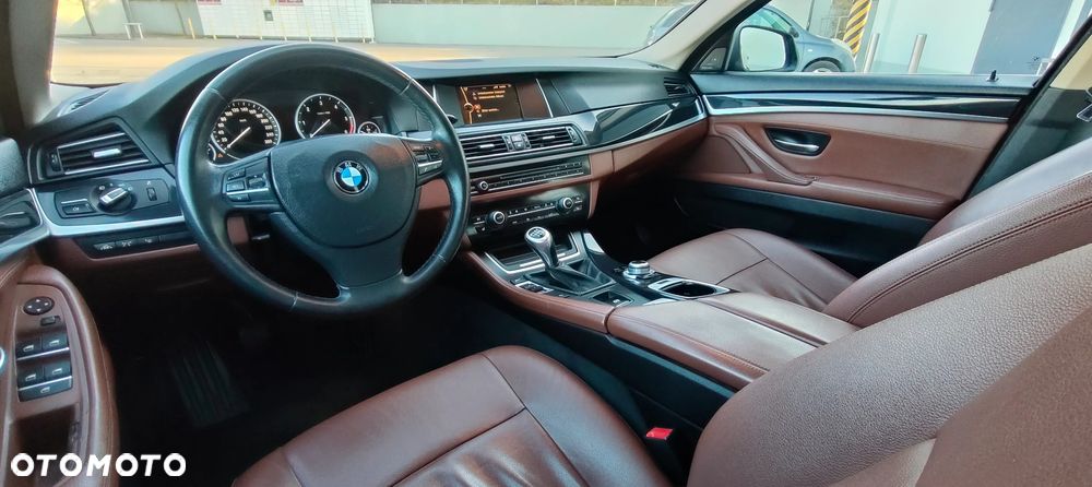 BMW Seria 5 525d Luxury Line - 35