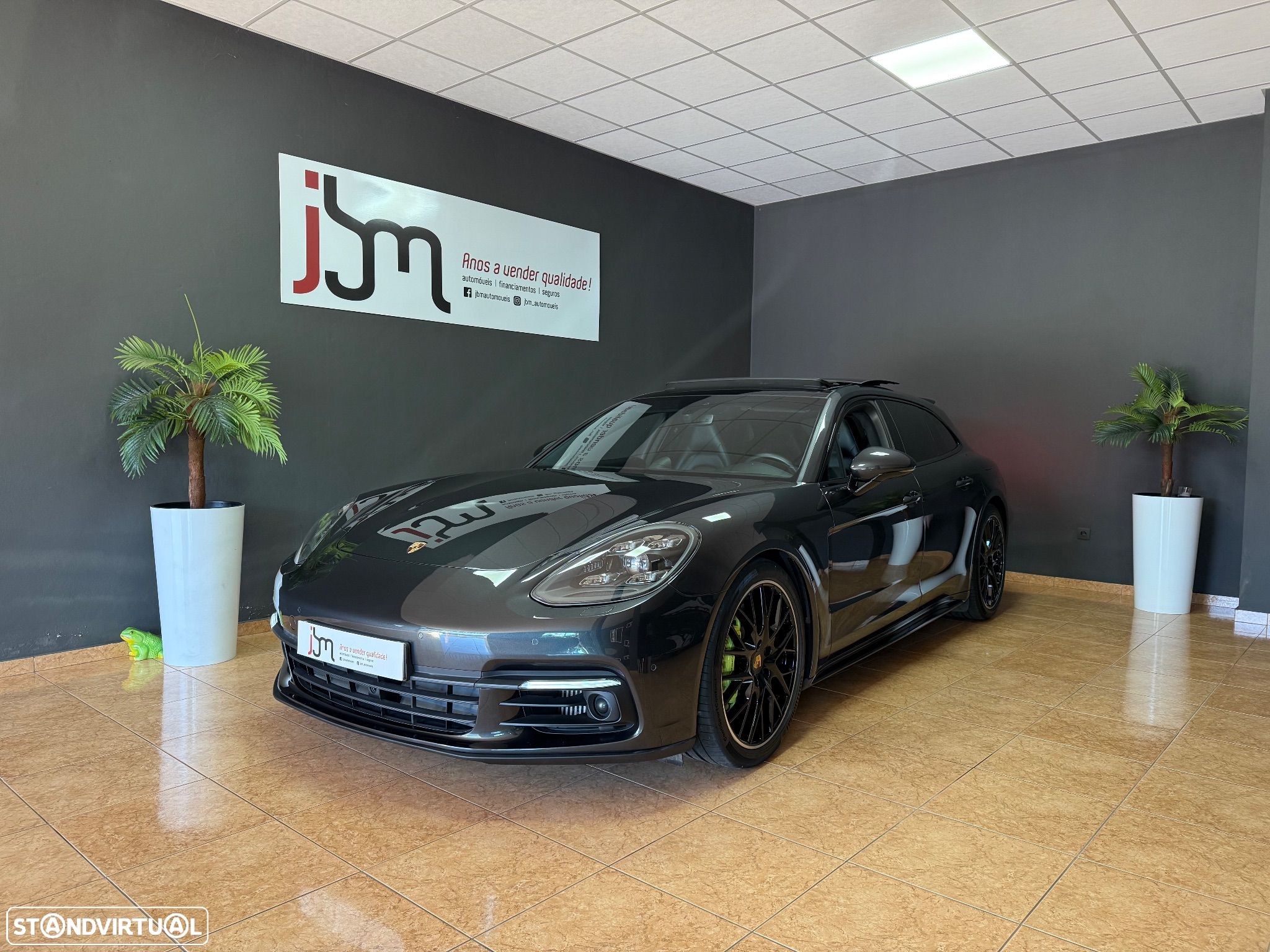 Porsche Panamera Sport Turismo 4 E-Hybrid 10 Years Edition - 1